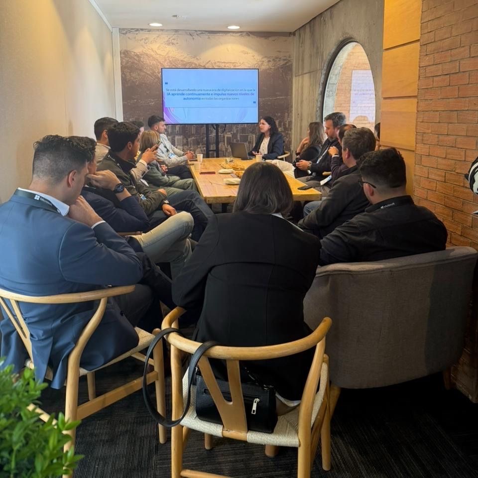 Sala del Microsoft AI Tour en Santiago de Chile durante la presentación del caso